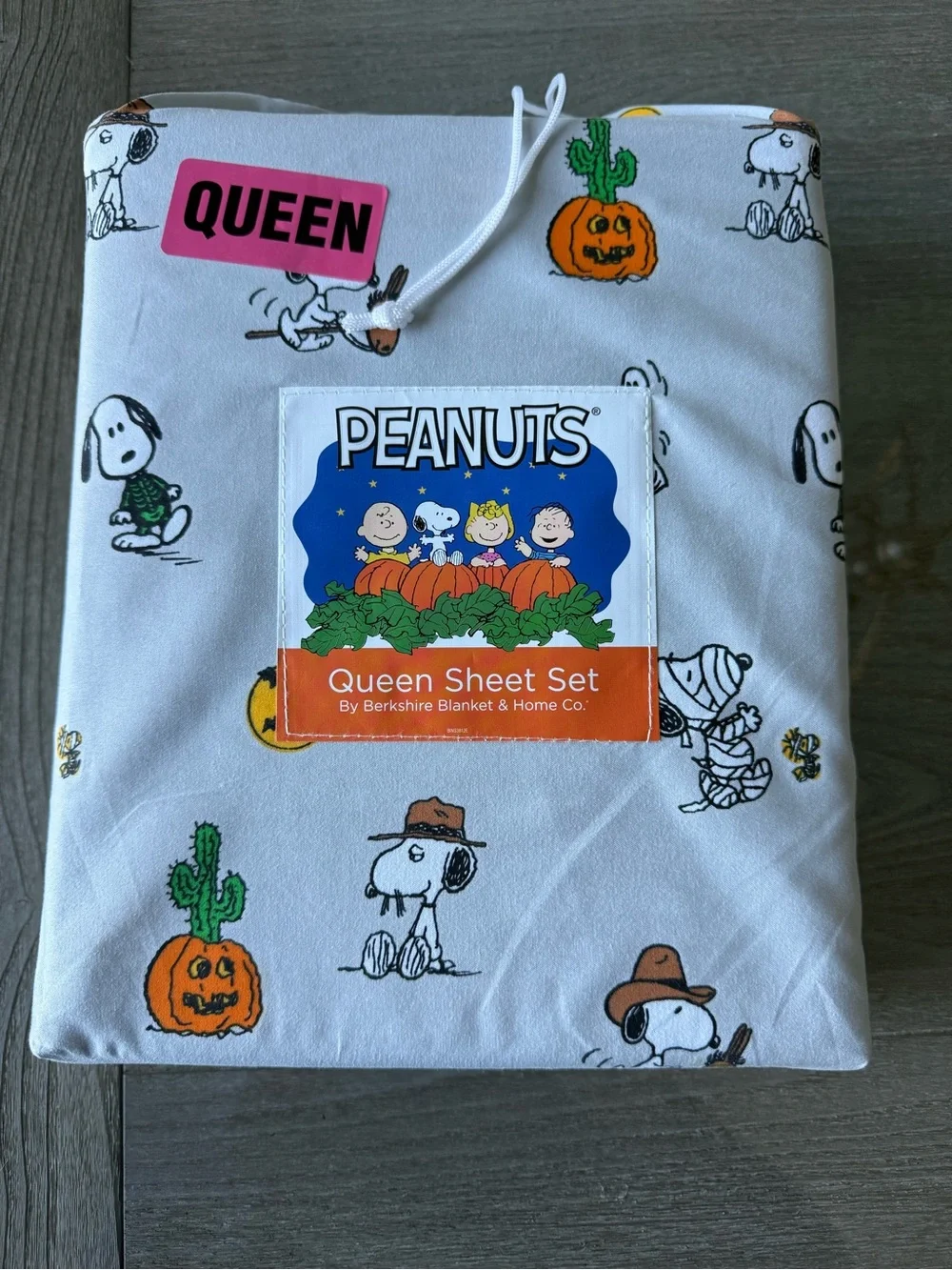 Peanuts White & Orange Snoopy Pumpkin Queen Sheet Set